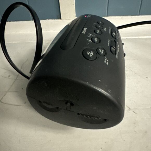 Vintage Sony ICF-C490 Dream Machine Dual Alarm FM/AM Clock Radio Works Excellent - Picture 5 of 7